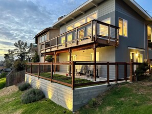 Exterior - Amazing View Newly Remodeled- L2 EV Charger -Pet friendly (Cambria)