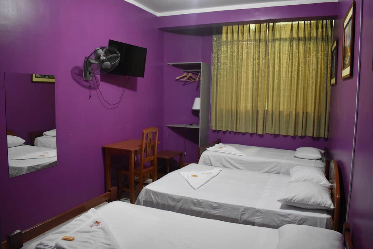 Ropa de cama de alta calidad, caja fuerte, escritorio y wifi gratis