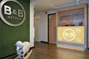 Unclassified image, 2 of 3, button - B&B HOTEL Schweinfurt-Süd (Schweinfurt)