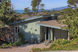 Exterior - Amazing Ampersand on Parkhill (Cambria)