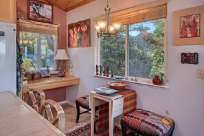 Interior - Amazing Ampersand on Parkhill (Cambria)