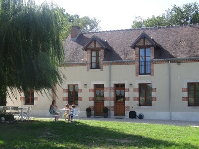 Superb holiday home with 22 ha of park at the entrance to Chambord park