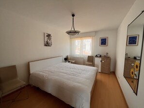 2 bedrooms, free internet