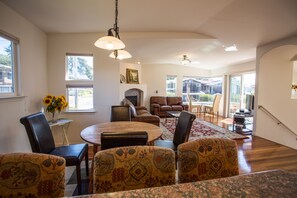 Interior - A Magnificent Sorento (Cambria)