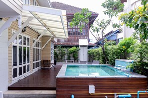 Outdoor pool - A Sleep Bangkok Charoenkrung (Bangkok)