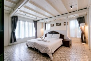 Casa | Escritorio, cortinas blackout y wifi gratis