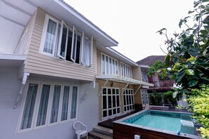 ด้านหน้าที่พัก