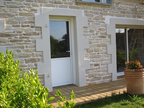 Exterior detail - Ty Bihan Small stone house in a quiet location 5 minutes from the beach (FOUESNANT)