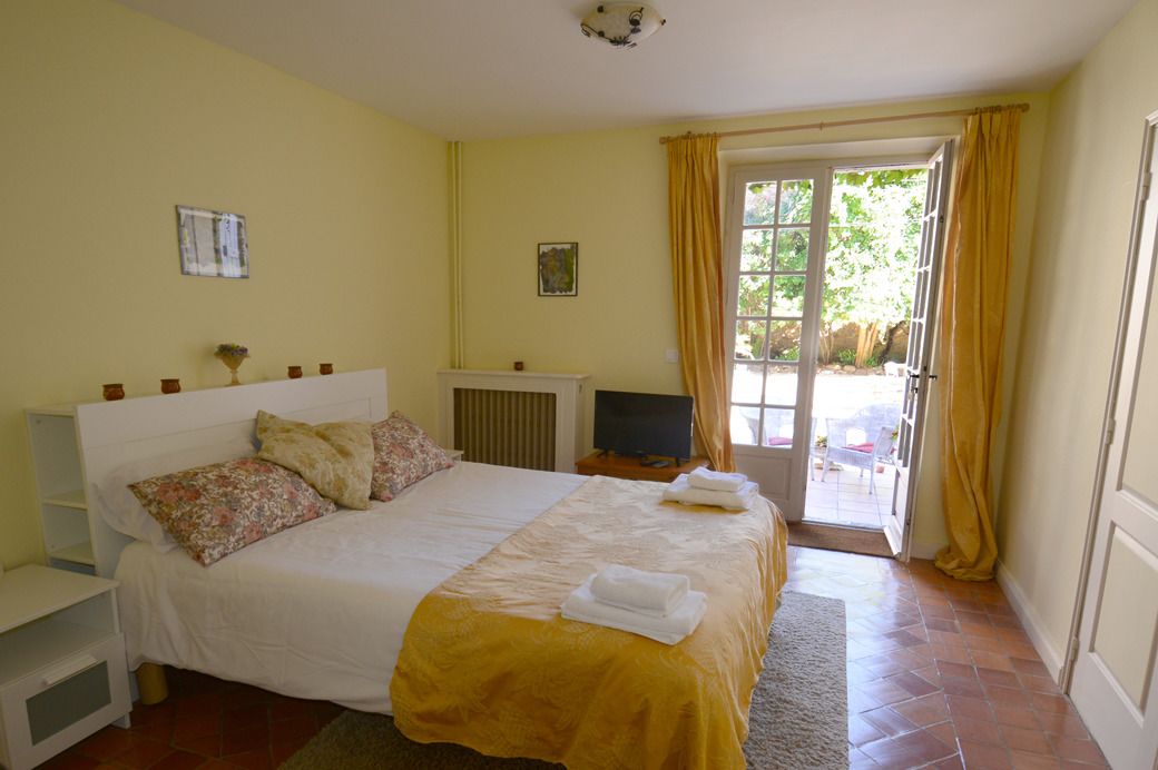 Phòng đôi Superior, 1 giường cỡ queen (14 - Chateau Patio) | Trang trí khác biệt, trang bị nội thất với thiết kế riêng biệt, bàn 