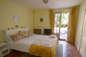 Superior-Doppelzimmer, 1 Queen-Bett (14 - Chateau Patio) | Individuell dekoriert, individuell eingerichtet, Schreibtisch