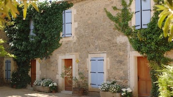 Comfort tweepersoonskamer, 1 queensize bed (18 - Chauffeur 1) | Individueel gedecoreerd, individueel gemeubileerd, een bureau