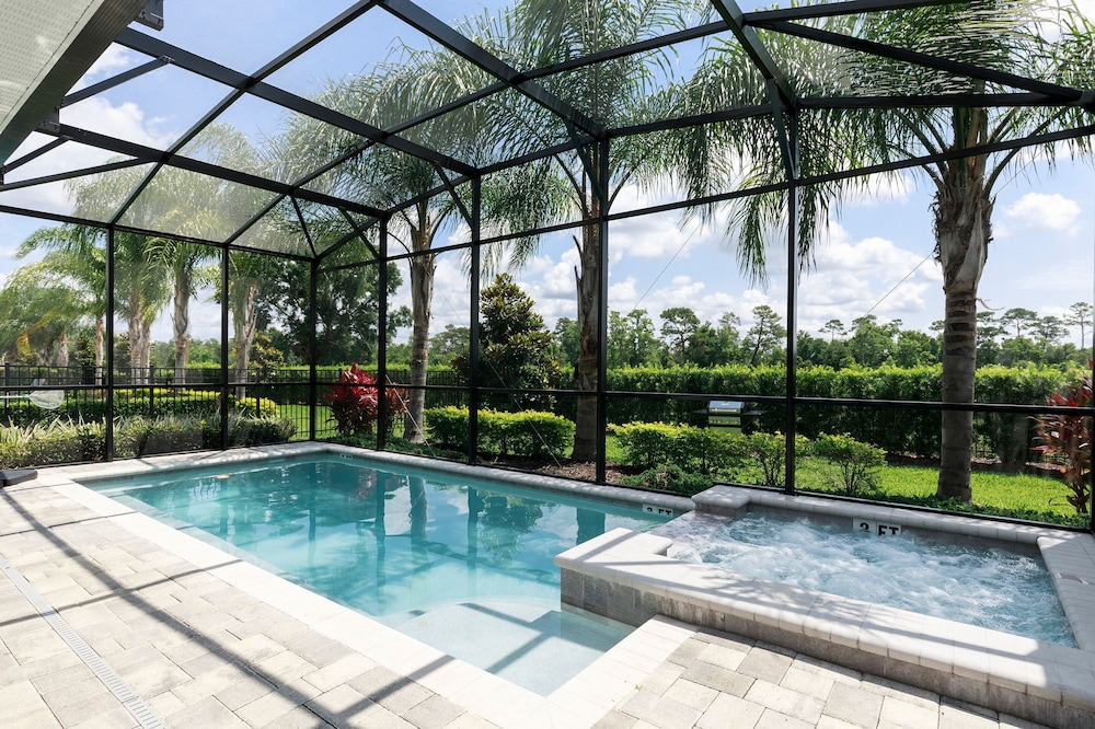 Top 22 Vacation Rentals Near Disney World With A Free Shuttle | Trip101