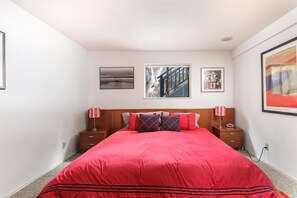 3 室のベッドルーム、WiFi (無料)、ベッドシーツ