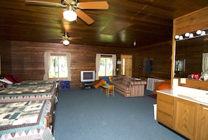 4 bedrooms, iron/ironing board, travel cot, free WiFi