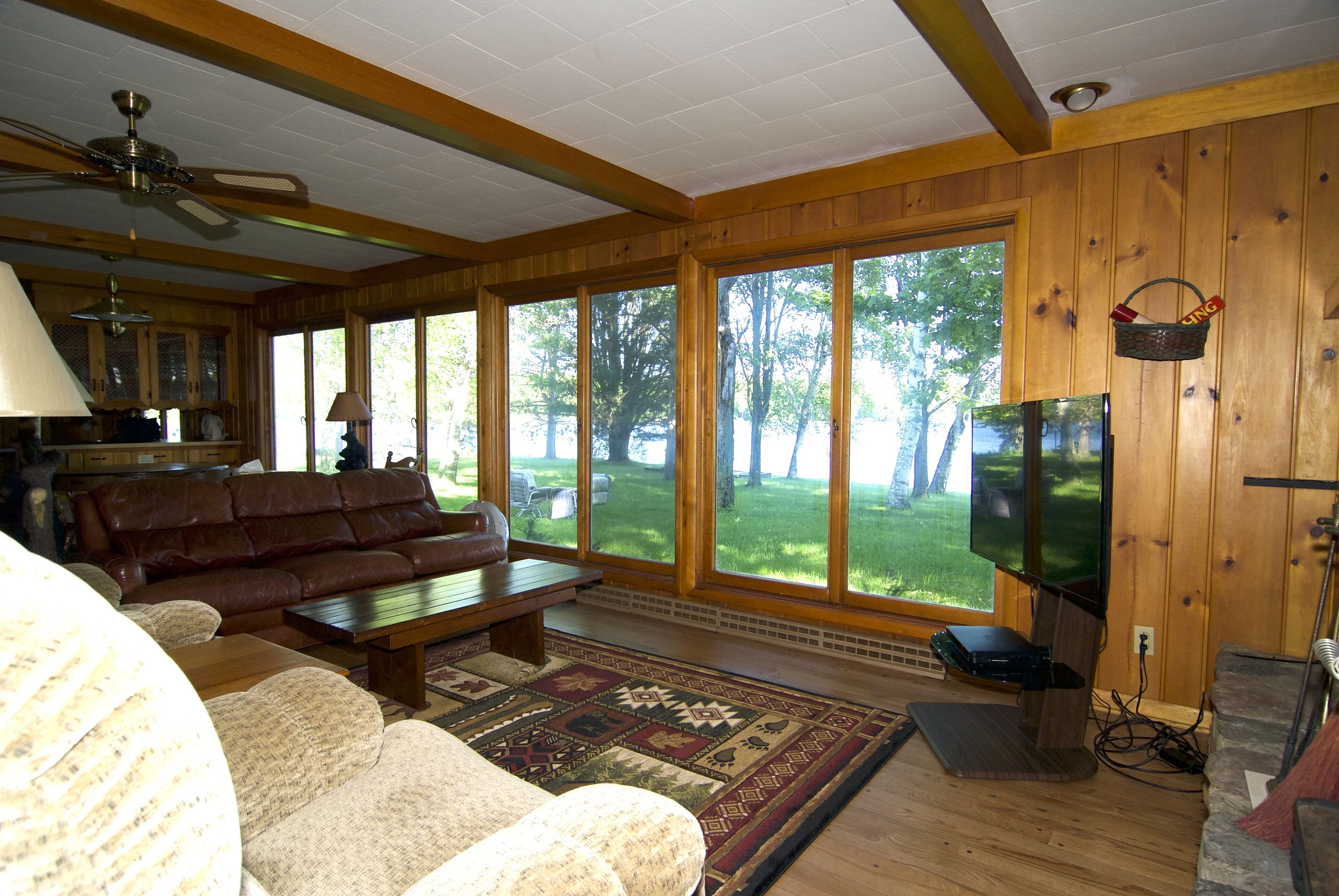 Smart TV, fireplace, DVD player, books