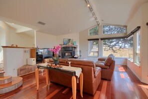 TV, fireplace, DVD player