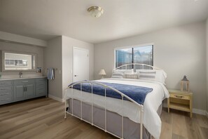 2 bedrooms, WiFi (free), bed sheets - Sea'Scape : 2  BR, 2  BA House in Cambria, Sleeps 4 (Cambria)
