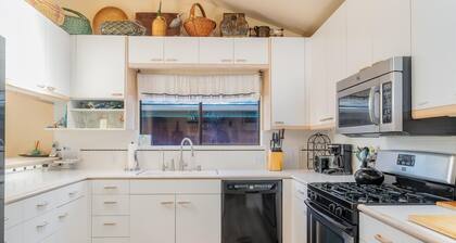 A Skyhigh Retreat: 2 BR, 2 BA House in Cambria, Sleeps 4