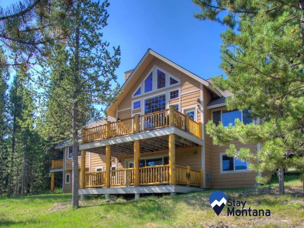 Pet friendly home w/beautiful views & private hot tub close to Big Sky Resort - Bear Track Lodge