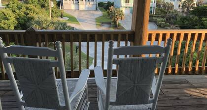 Great Ocean View, Quiet Cul-de-sac. Walk to Waterpark, Growler Pub, Shopping!