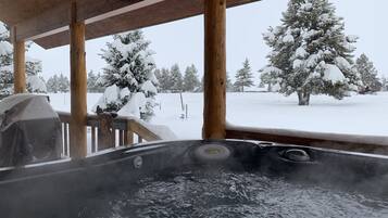 Tina de hidromasaje al aire libre