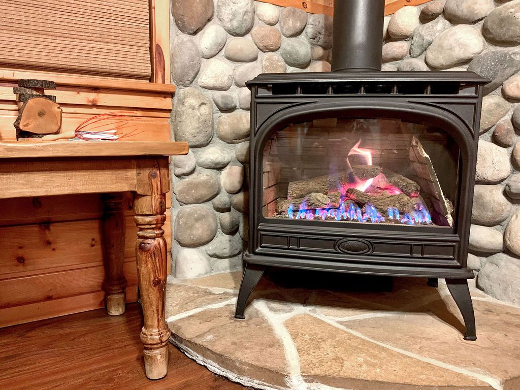 Island Park Cabin - 6 Bed 3 Bath - HOT TUB - Pool Table - 20 Min to Yellowstone