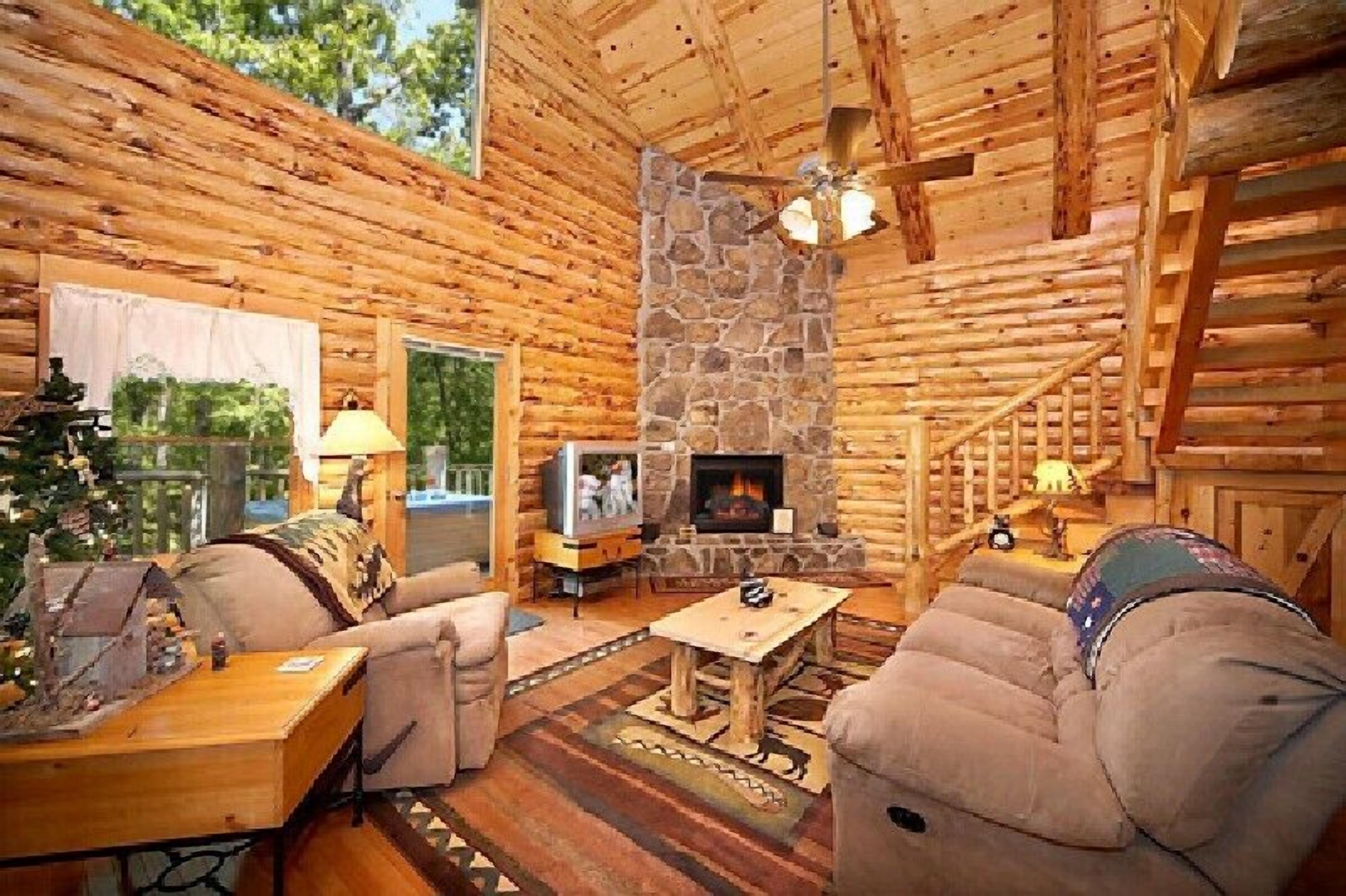 Private Pigeon Forge Log Cabin, Heart-shaped Jacuzzi tub, Mountain Honeymoon ROMANTIC Cabin