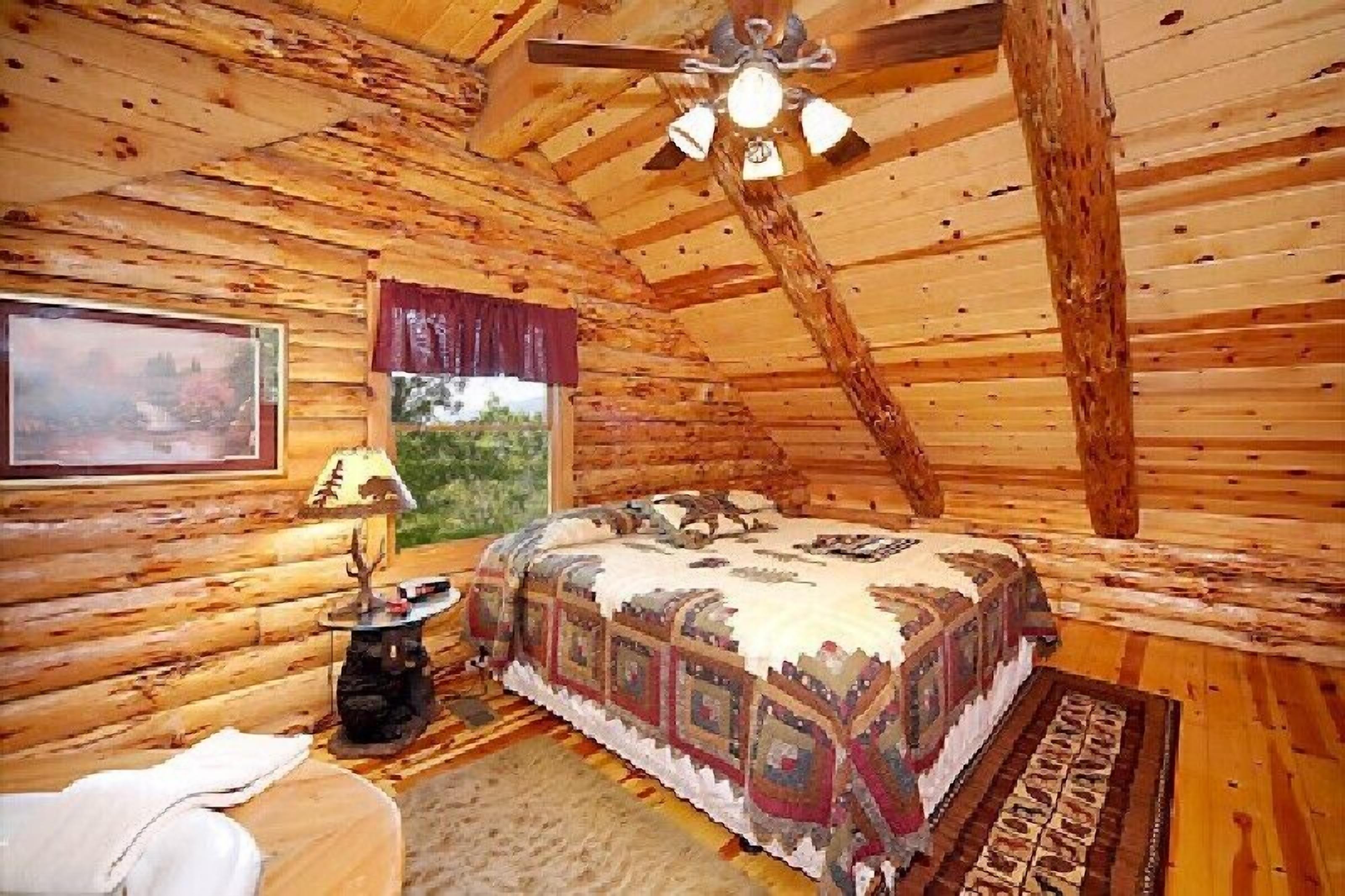 Private Pigeon Forge Log Cabin, Heart-shaped Jacuzzi tub, Mountain Honeymoon ROMANTIC Cabin