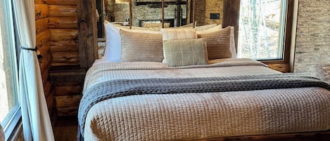 Romantic Pigeon Forge cabin with king bed, fireplace, hot tub & luxury soaking tub. Perfect Smoky Mountain honeymoon retreat with cozy rustic charm. Private, peaceful, and minutes to Dollywood & Parkway.
