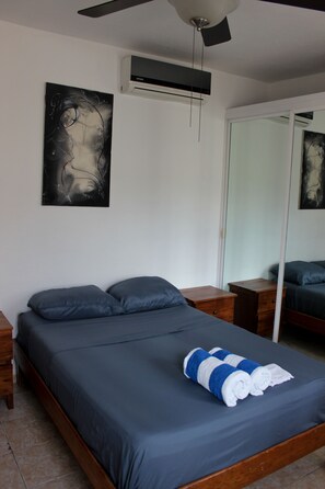 Deluxe Penthouse, 3 Bedrooms, Balcony | 3 bedrooms, desk, iron/ironing board, free WiFi