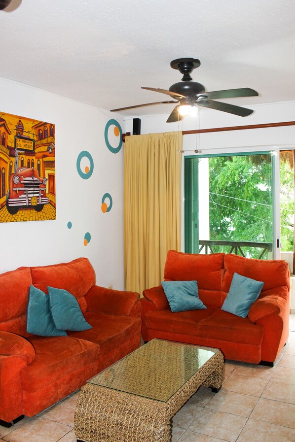 Deluxe-Penthouse, 3 Schlafzimmer, Balkon | Wohnbereich | Flachbildfernseher, DVD-Player