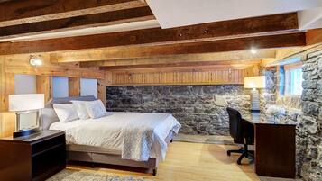 4 bedrooms, desk, iron/ironing board, free WiFi