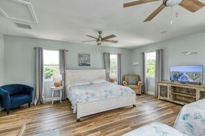 5 bedrooms, desk, free WiFi, bed sheets