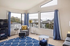 Fernseher, Kamin, DVD-Player