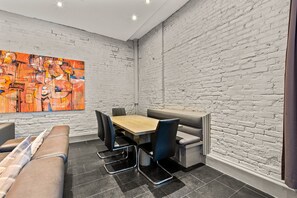 Dining - Poolside Condo w Hot Tubs, Grill Near French Qtr, Great for Families & Groups (New Orleans)