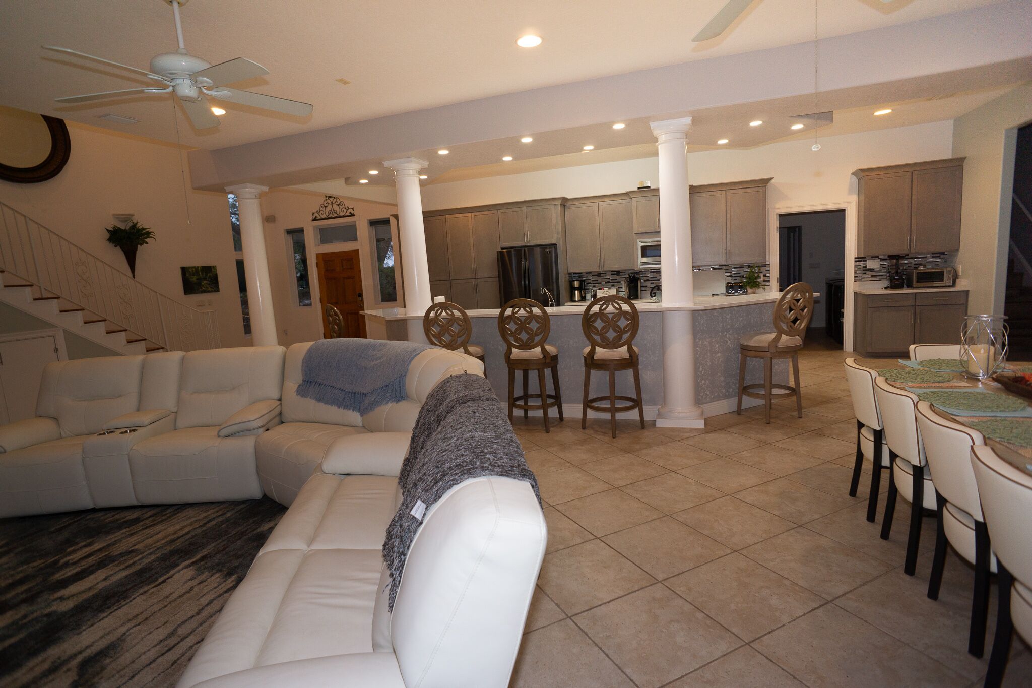 Intracoastal Bay Villa with 500 ft of waterfront!! Sleeps 14