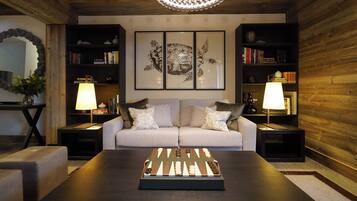 Superior-suite - 1 kingsize-seng (Lodge Master Suite) | Pengeskab på værelset, skrivebord, arbejdsområde til bærbare computere