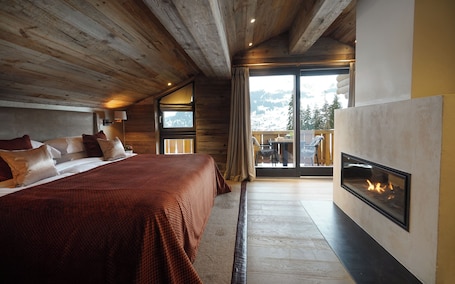Premium bedding, in-room safe, desk, laptop workspace. The Lodge Verbier