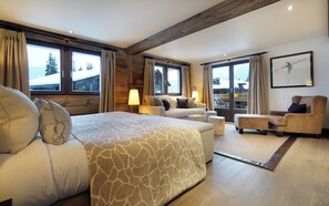 Deluxe-huone, 1 suuri parisänky (Lodge Suite) | Tallelokero huoneessa, työpöytä