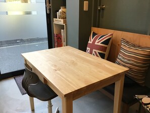 Restaurant - GUESTHOUSE YOURS - Hostel (Osaka)