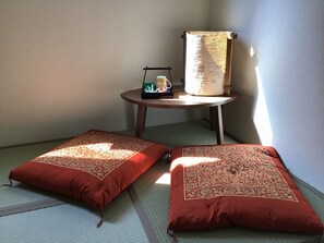 Free WiFi, bed sheets - GUESTHOUSE YOURS - Hostel (Osaka)