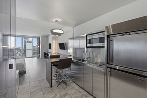 冰箱、微波炉、炉灶、洗碗机