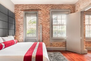 3 chambres, coffres-forts dans les chambres, fer et planche à repasser