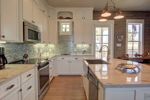 Fridge, microwave, oven, stovetop - Cajun Cottage in Cinnamon Shore w/ Access to Pools & Great Amenities! (Port Aransas)