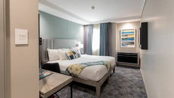 Double Room | Minibar, in-room safe, desk, soundproofing
