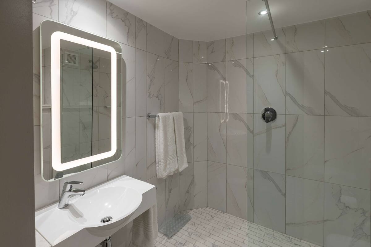Shower, rainfall showerhead, towels