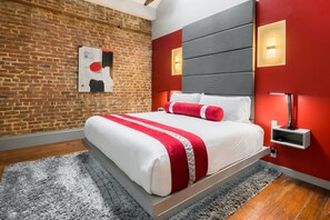 4 bedrooms, in-room safe, iron/ironing board, travel crib - Heated Pool, Hot Tubs, & Style Near French Qtr – Great for Families & Groups (New Orleans)