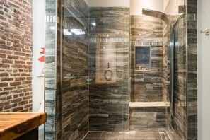 Shower, eco-friendly toiletries, hair dryer, towels - Heated Pool, Hot Tubs, & Style Near French Qtr – Great for Families & Groups (New Orleans)
