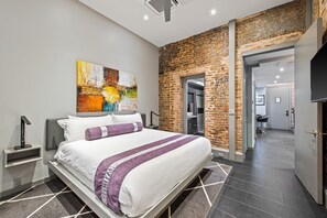 3 bedrooms, in-room safe, iron/ironing board, travel crib