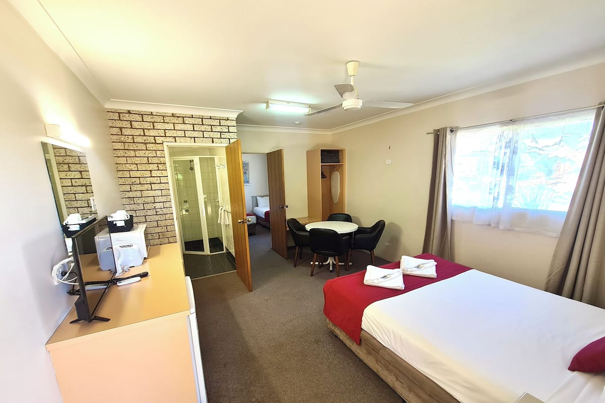 Familiekamer | 1 slaapkamer, een strijkplank/strijkijzer, gratis wifi, beddengoed